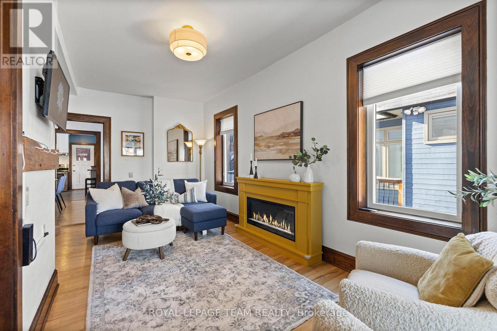 92 Third Avenue, Ottawa, ON - Indoor Photo Showing Living Room With Fireplace