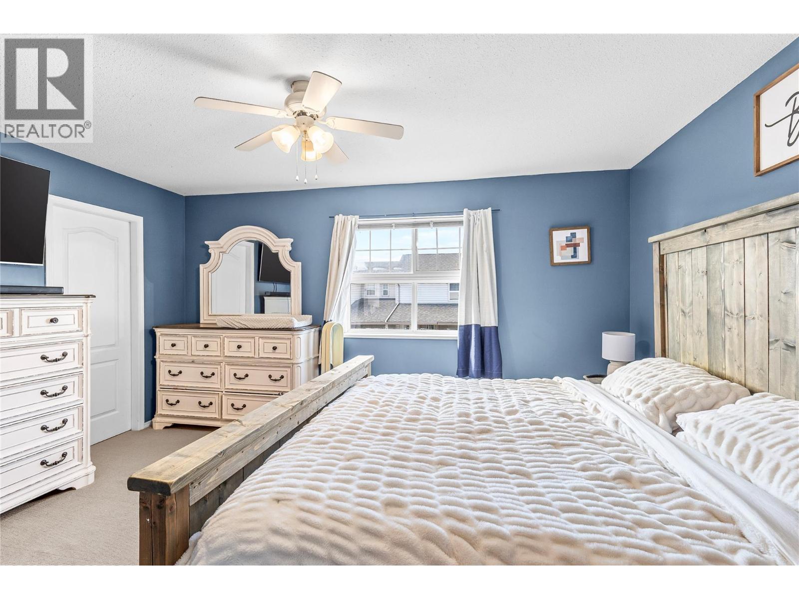 2395 Pleasant Valley Road Unit# 14, Armstrong, BC - Indoor Photo Showing Bedroom