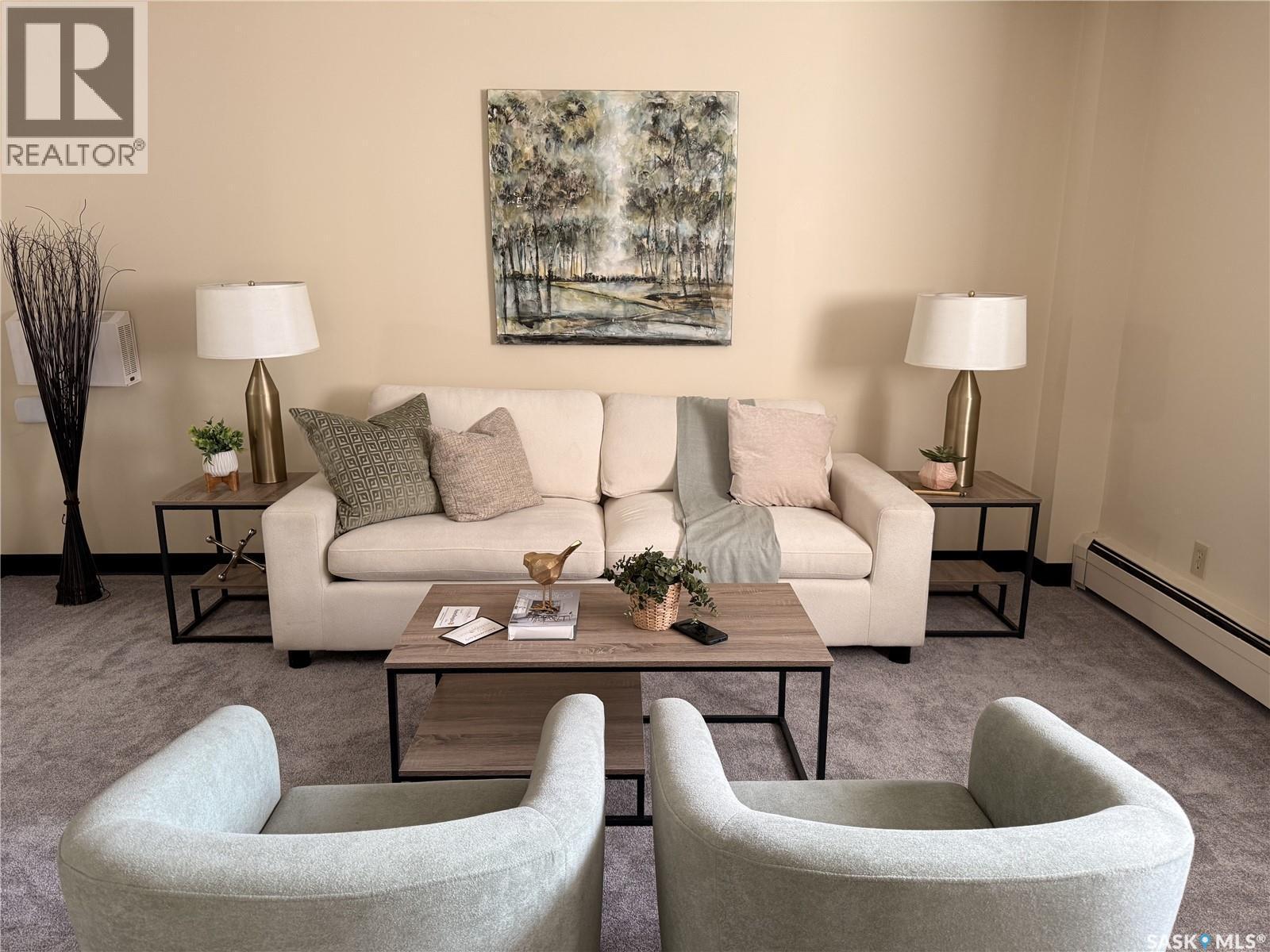 12 35 Centennial Street, Regina, SK - Indoor Photo Showing Living Room