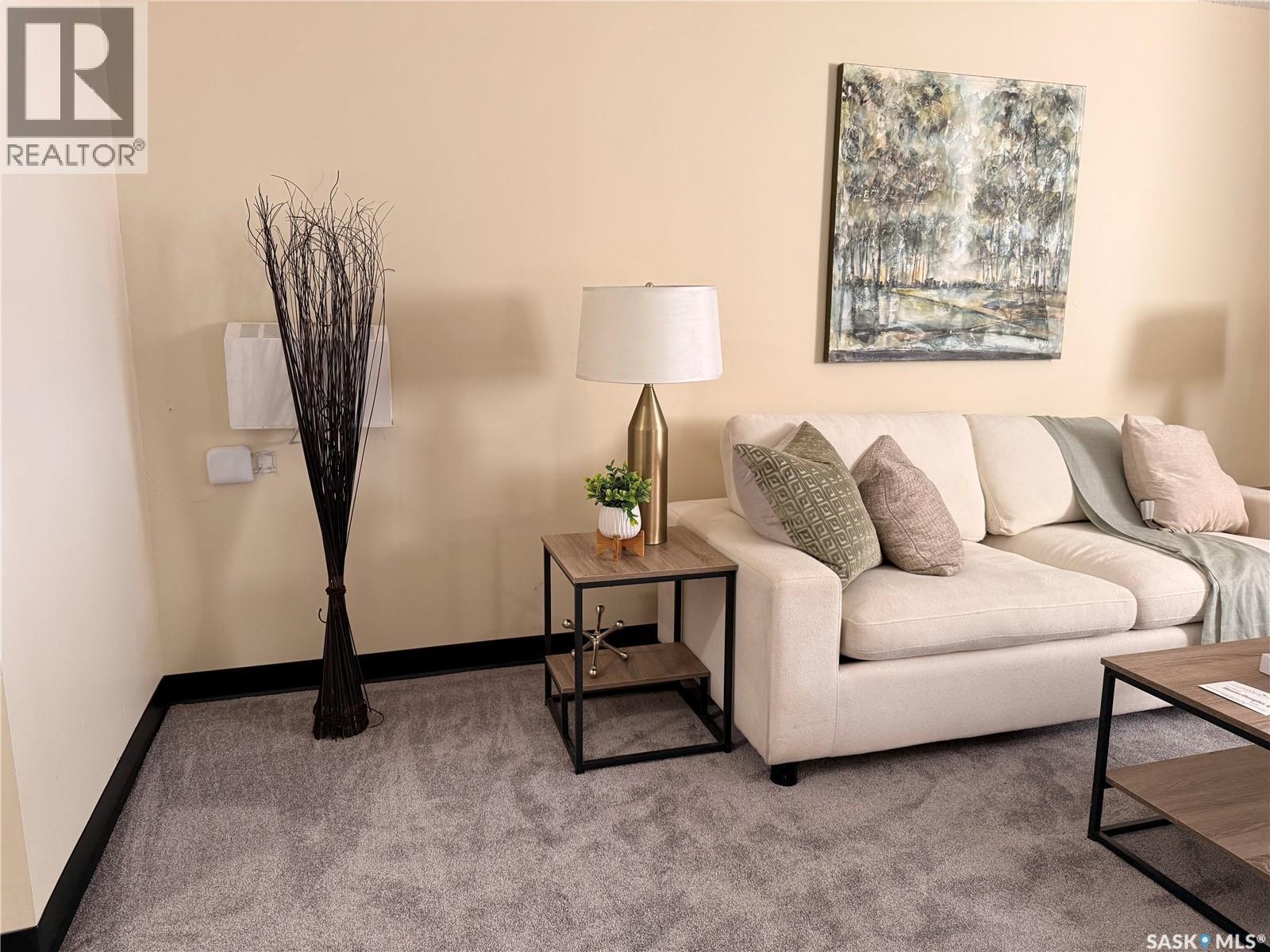 12 35 Centennial Street, Regina, SK - Indoor