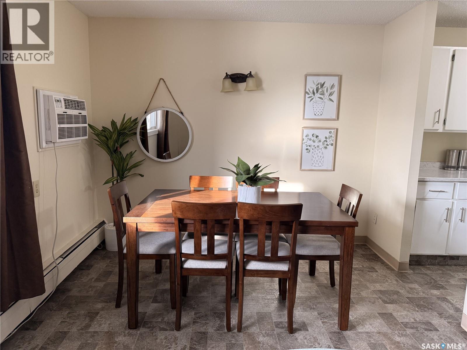 12 35 Centennial Street, Regina, SK - Indoor Photo Showing Dining Room