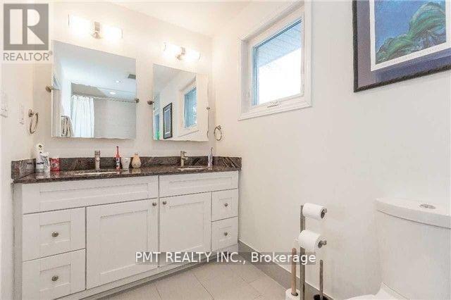 754 Dack Boulevard, Mississauga, ON - Indoor Photo Showing Bathroom
