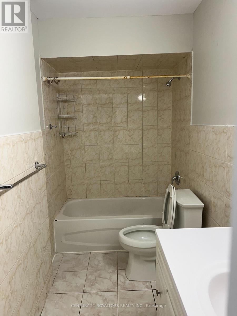 7242 Sills Road, Mississauga, ON - Indoor Photo Showing Bathroom