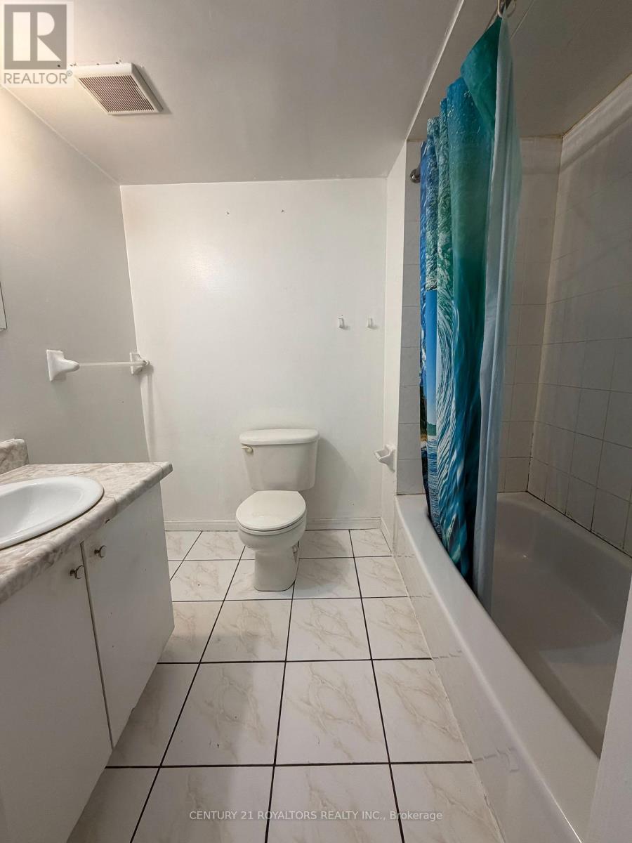 7242 Sills Road, Mississauga, ON - Indoor Photo Showing Bathroom