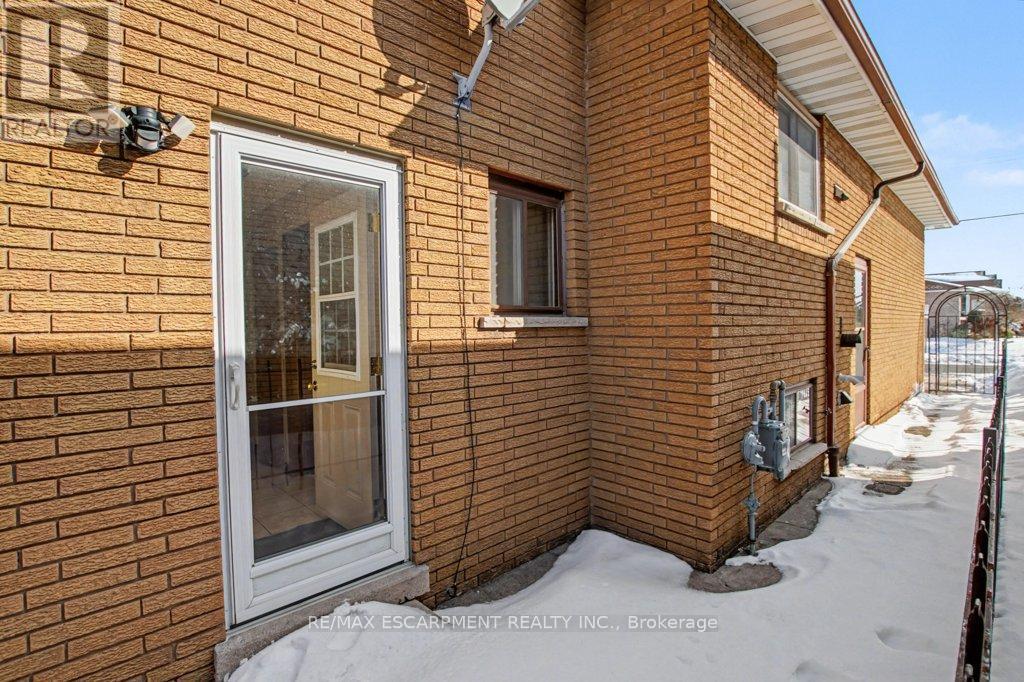 18 Ridley Drive, Hamilton, ON - Outdoor With Exterior