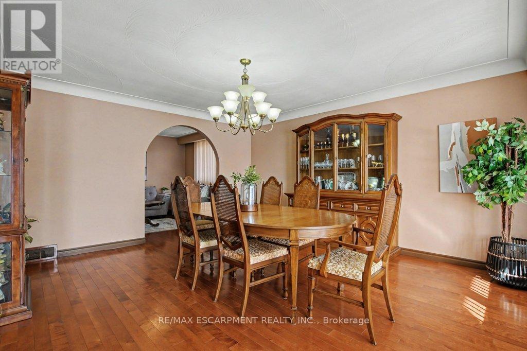 18 Ridley Drive, Hamilton, ON - Indoor Photo Showing Dining Room