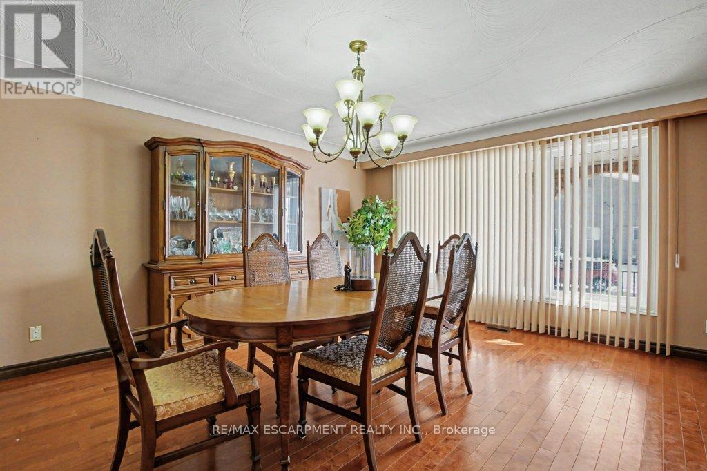 18 Ridley Drive, Hamilton, ON - Indoor Photo Showing Dining Room