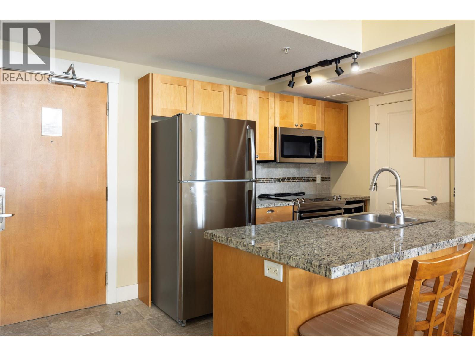 4205 Gellatly Road Unit# 416, West Kelowna, BC - Indoor Photo Showing Kitchen With Double Sink