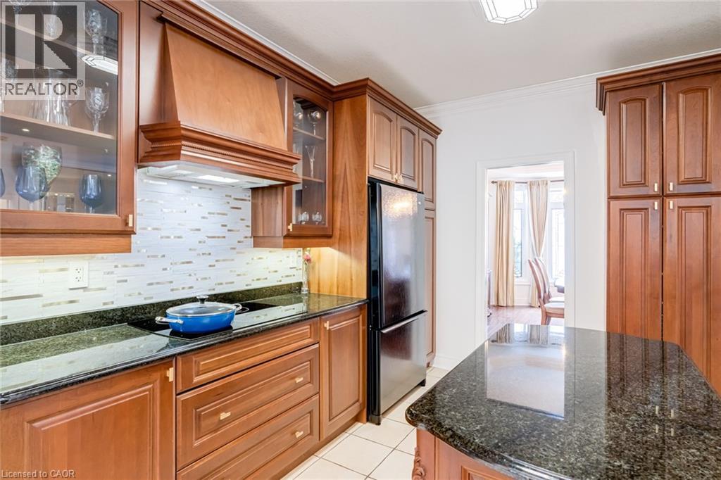 17 Mcnutt Street, Brampton, ON - Indoor Photo Showing Kitchen
