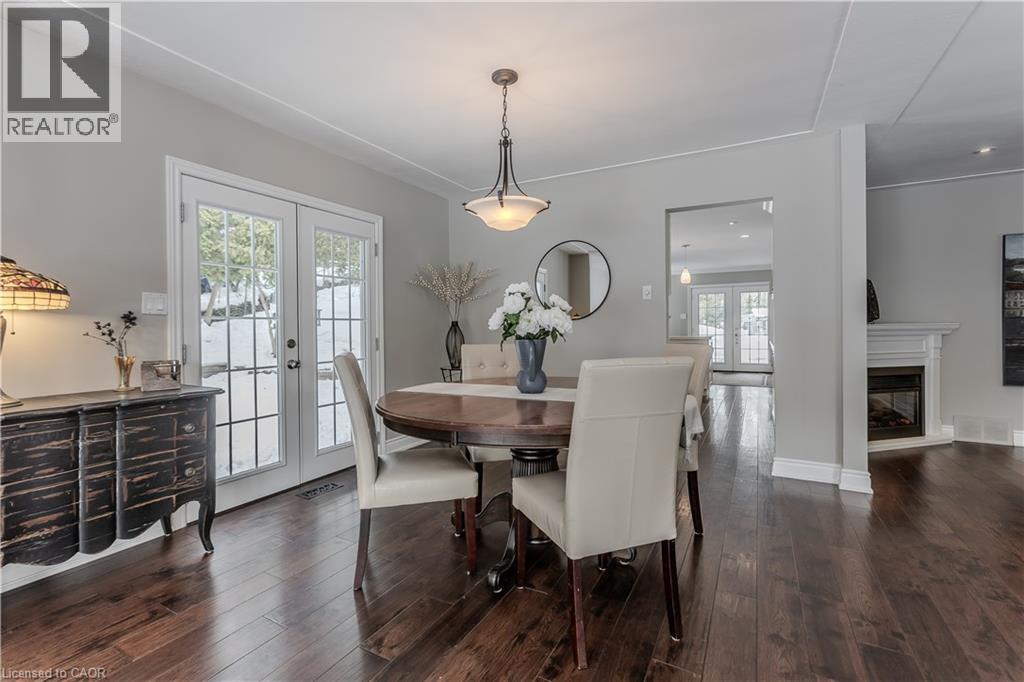 15 Ireson Road, Burlington, ON - Indoor Photo Showing Dining Room