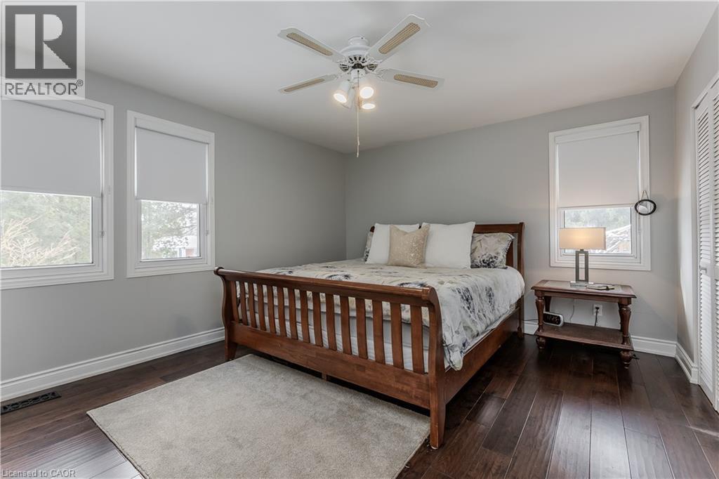 15 Ireson Road, Burlington, ON - Indoor Photo Showing Bedroom