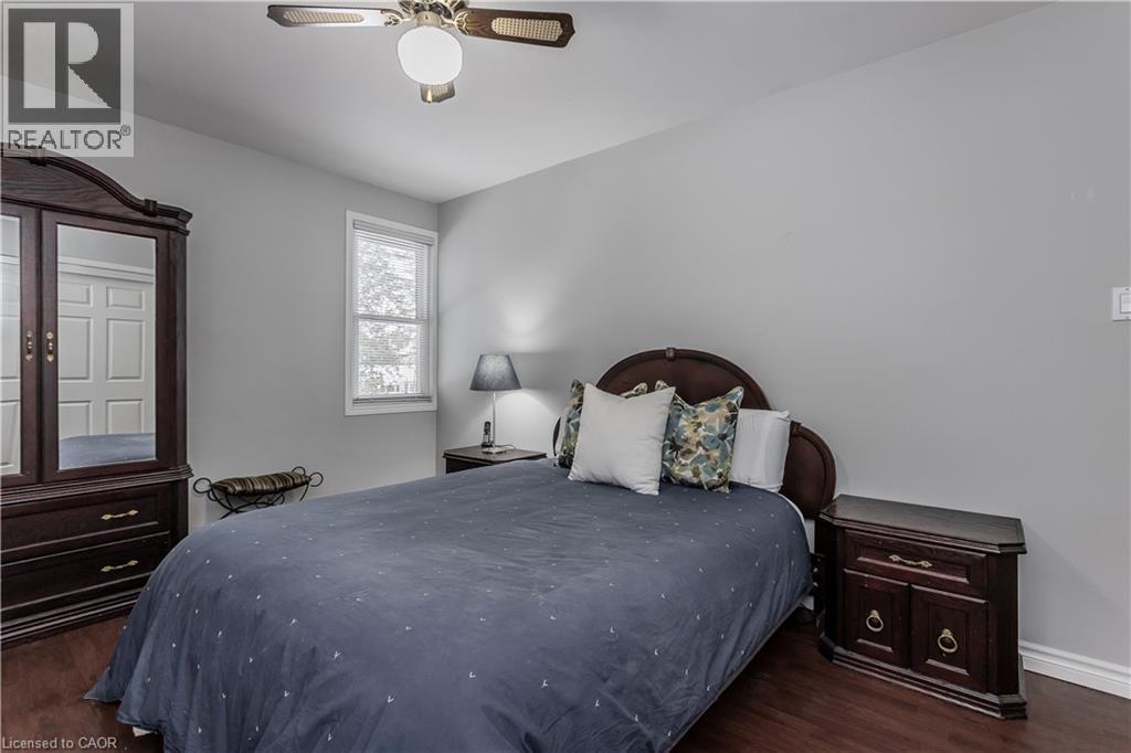 15 Ireson Road, Burlington, ON - Indoor Photo Showing Bedroom