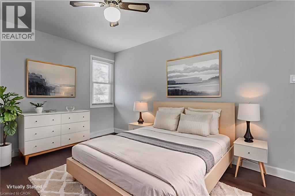 15 Ireson Road, Burlington, ON - Indoor Photo Showing Bedroom