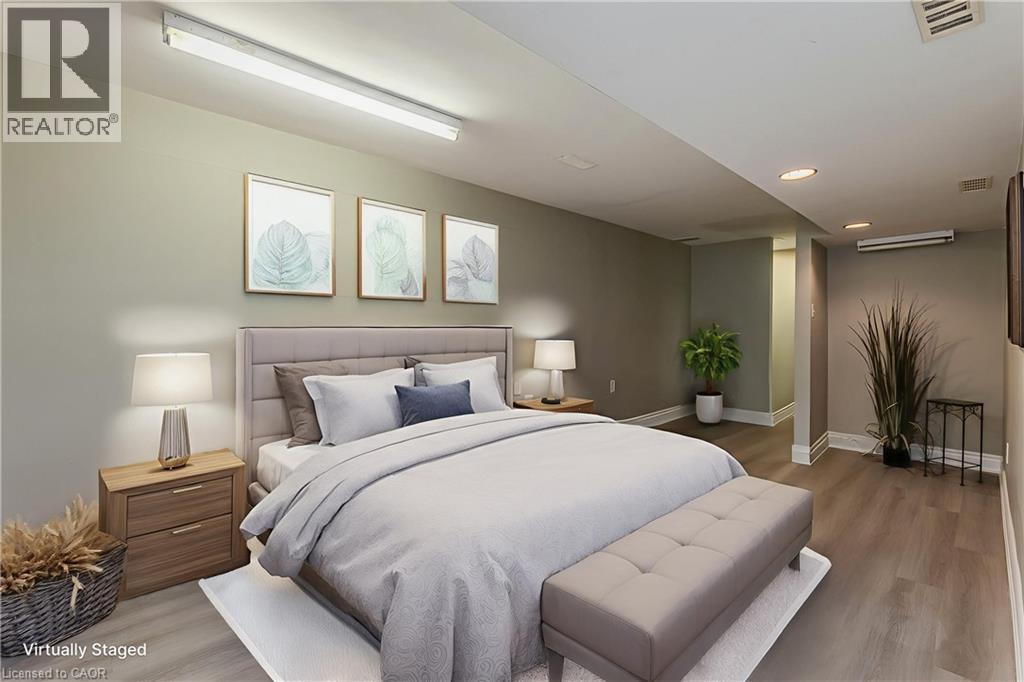 15 Ireson Road, Burlington, ON - Indoor Photo Showing Bedroom