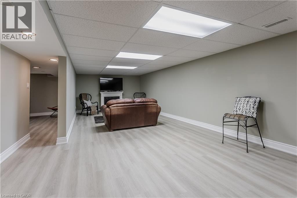 15 Ireson Road, Burlington, ON - Indoor Photo Showing Other Room