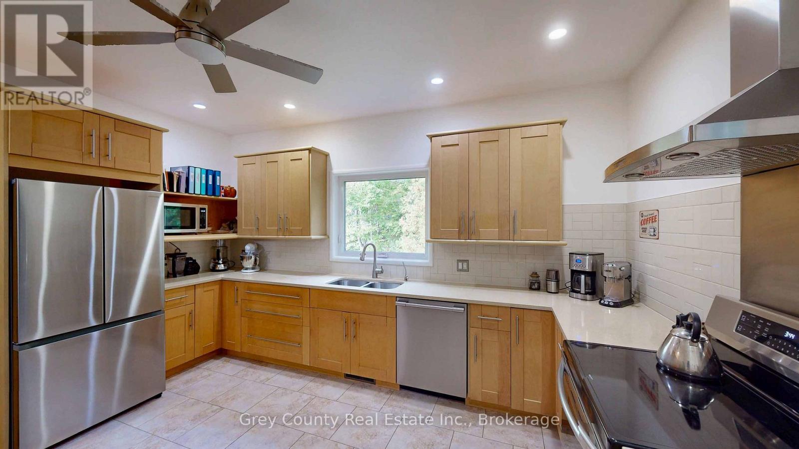 600417 Sideroad 50, Chatsworth, ON - Indoor Photo Showing Kitchen With Double Sink