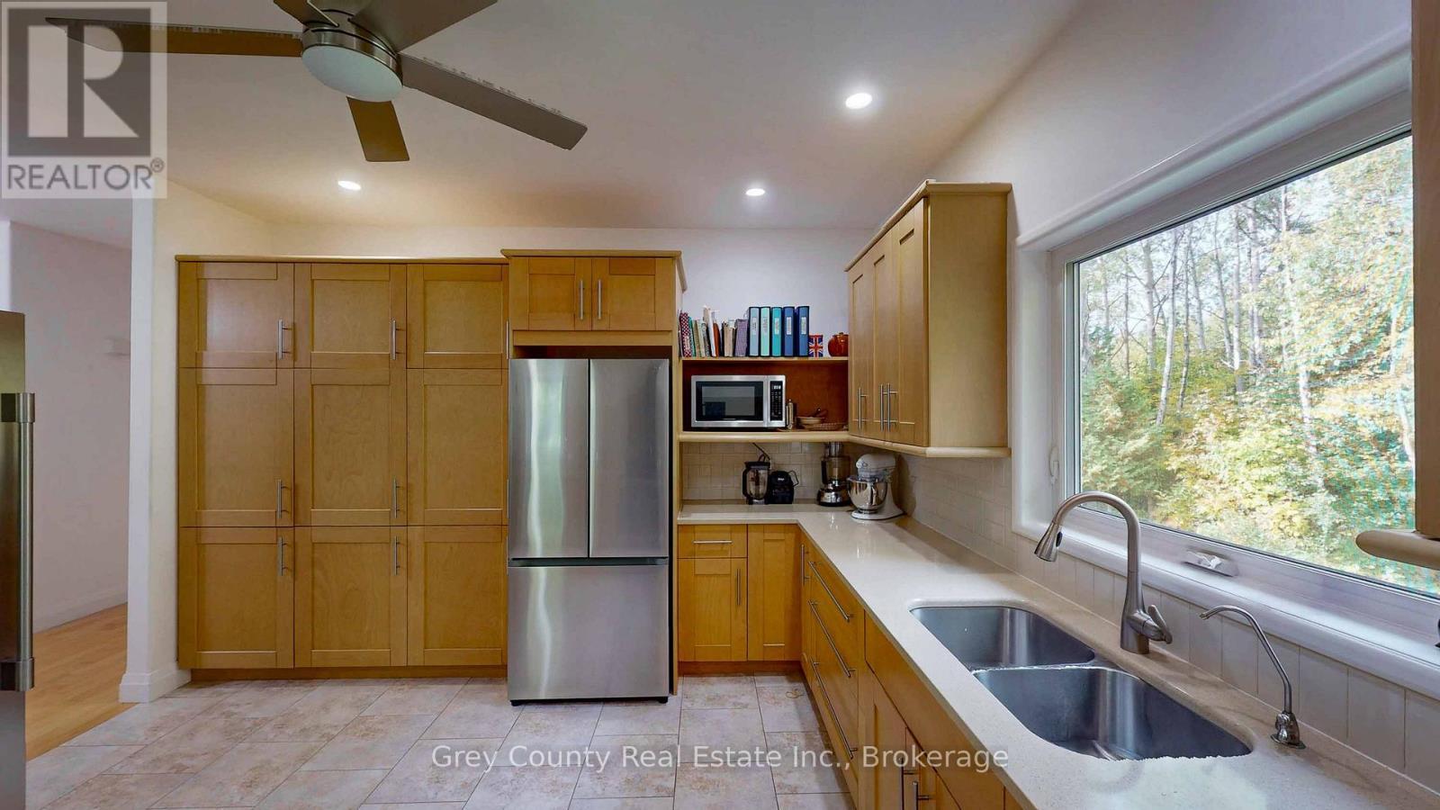 600417 Sideroad 50, Chatsworth, ON - Indoor Photo Showing Kitchen With Double Sink