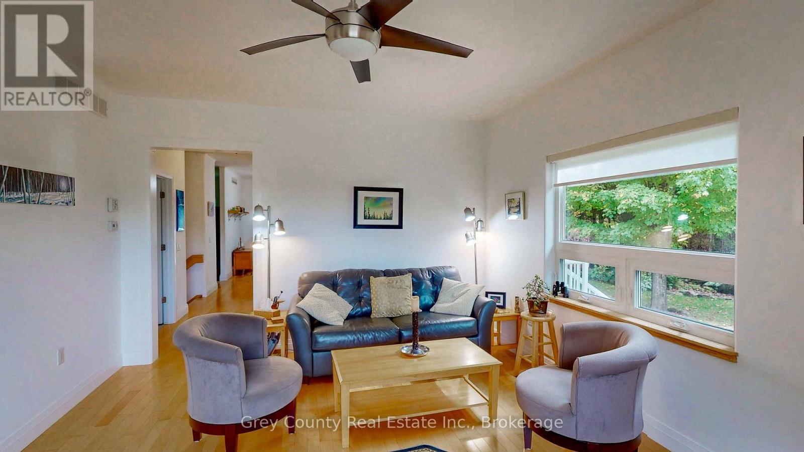 600417 Sideroad 50, Chatsworth, ON - Indoor Photo Showing Living Room