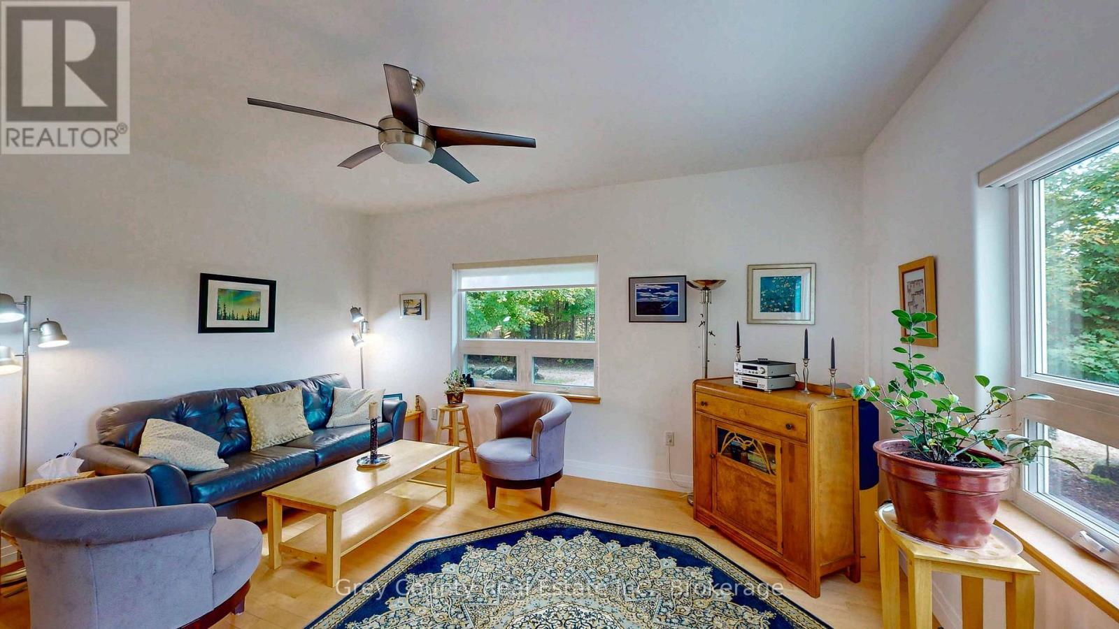 600417 Sideroad 50, Chatsworth, ON - Indoor Photo Showing Living Room