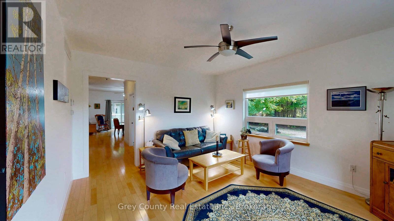 600417 Sideroad 50, Chatsworth, ON - Indoor Photo Showing Living Room