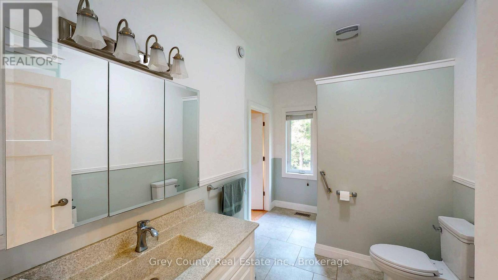 600417 Sideroad 50, Chatsworth, ON - Indoor Photo Showing Bathroom