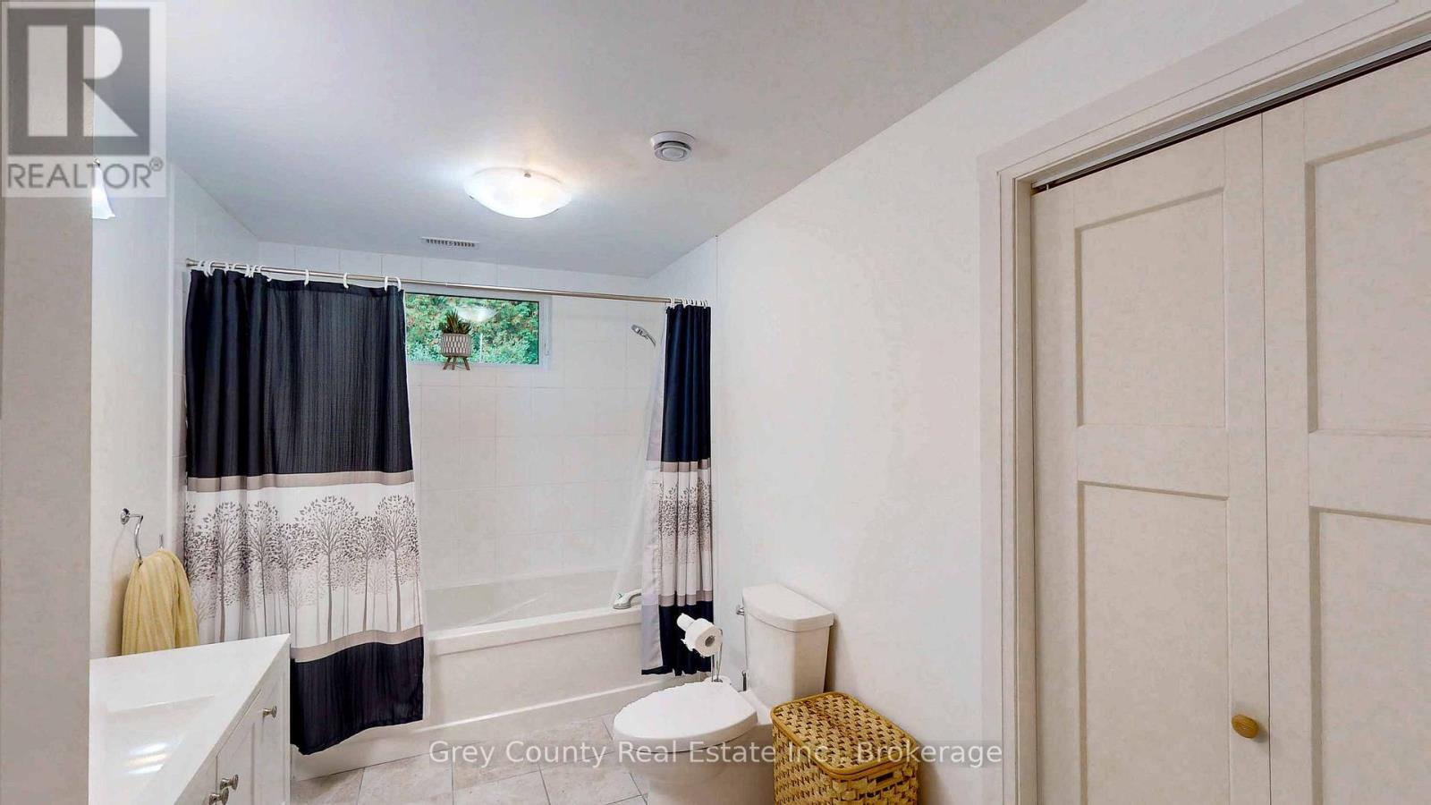 600417 Sideroad 50, Chatsworth, ON - Indoor Photo Showing Bathroom