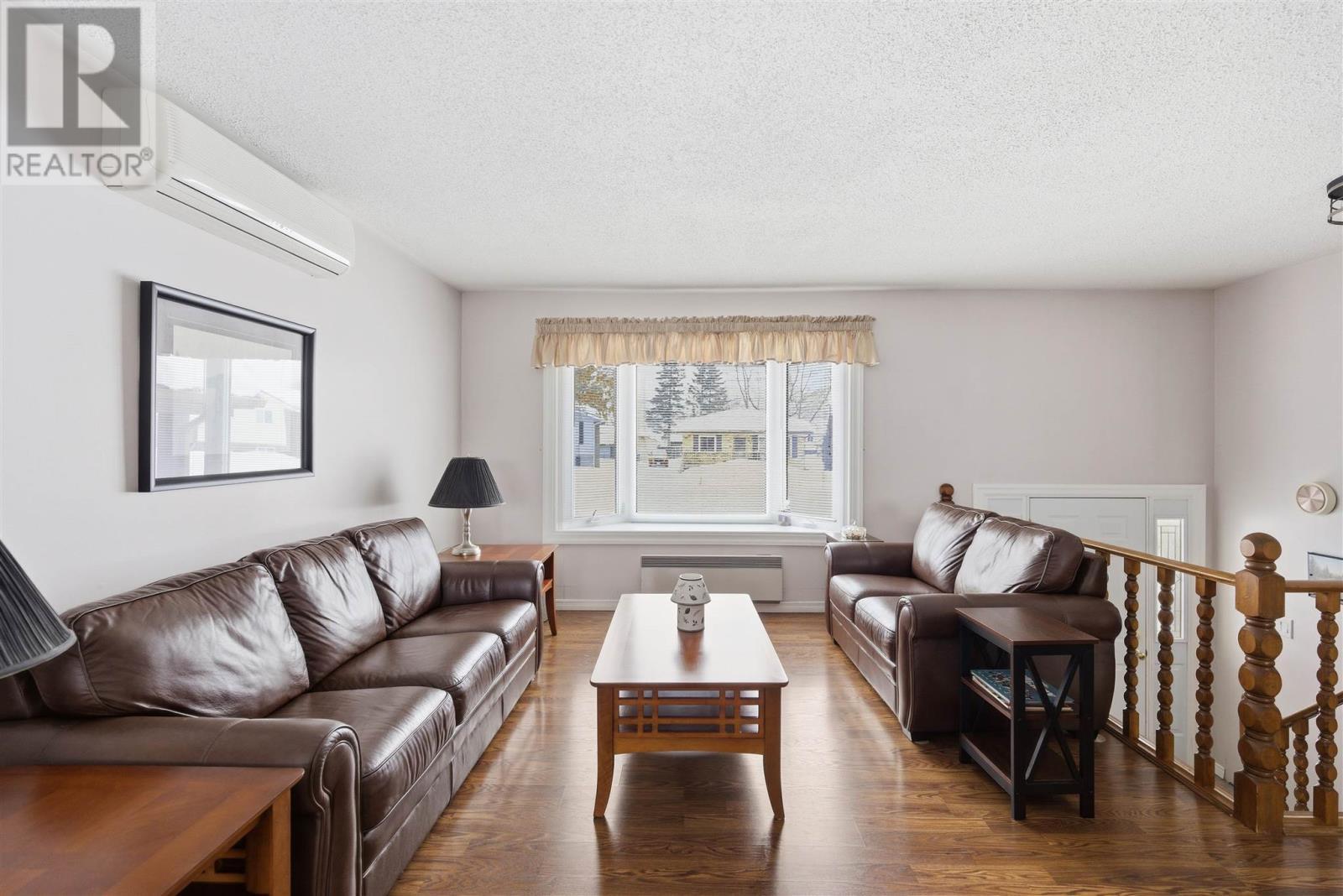 22 Taskar Dr, Sault Ste. Marie, ON - Indoor Photo Showing Living Room