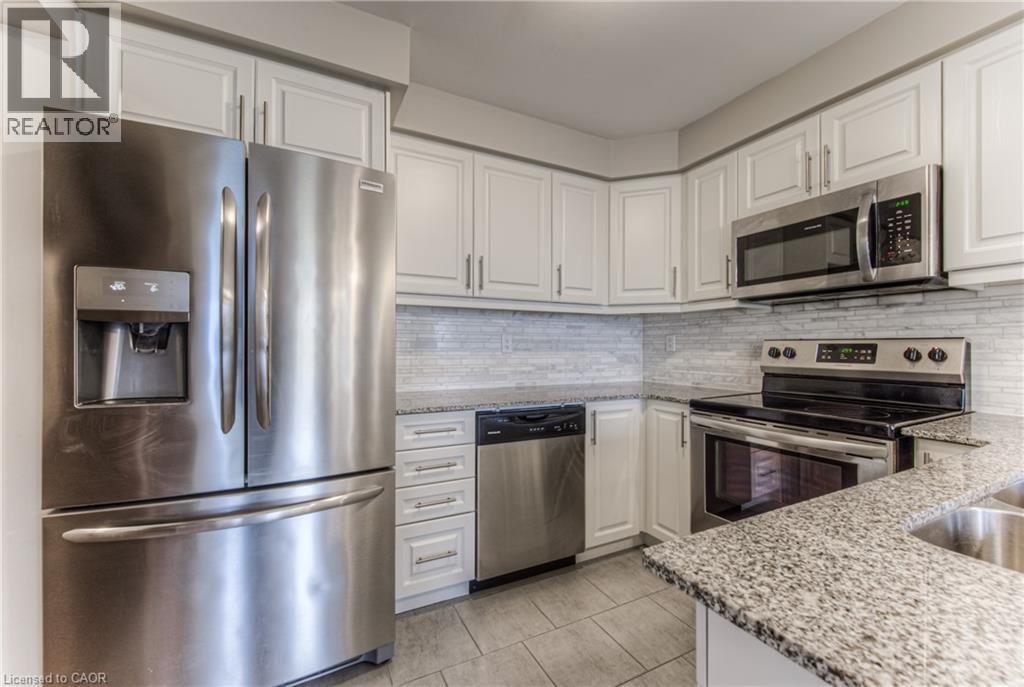 225 Netherby Lane, Kitchener, ON - Indoor Photo Showing Kitchen With Upgraded Kitchen