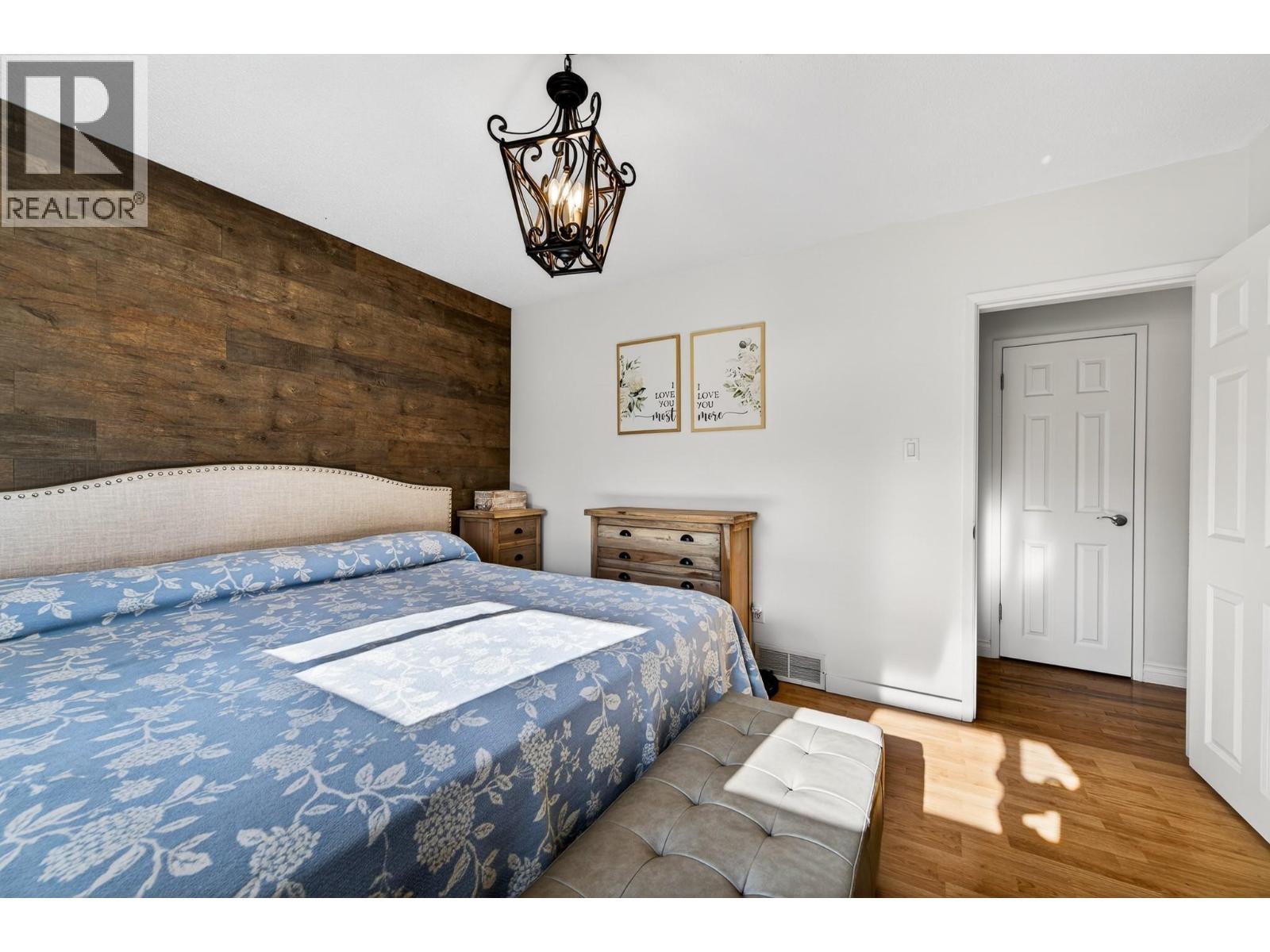 1886 Valleyview Drive, Kamloops, BC - Indoor Photo Showing Bedroom