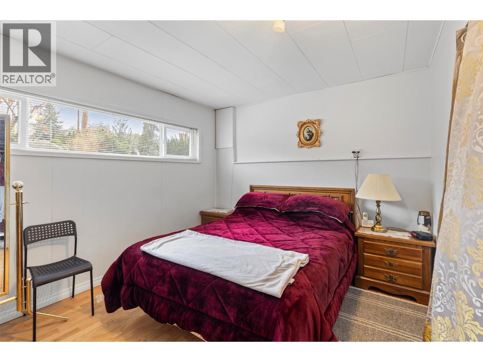 1886 Valleyview Drive, Kamloops, BC - Indoor Photo Showing Bedroom
