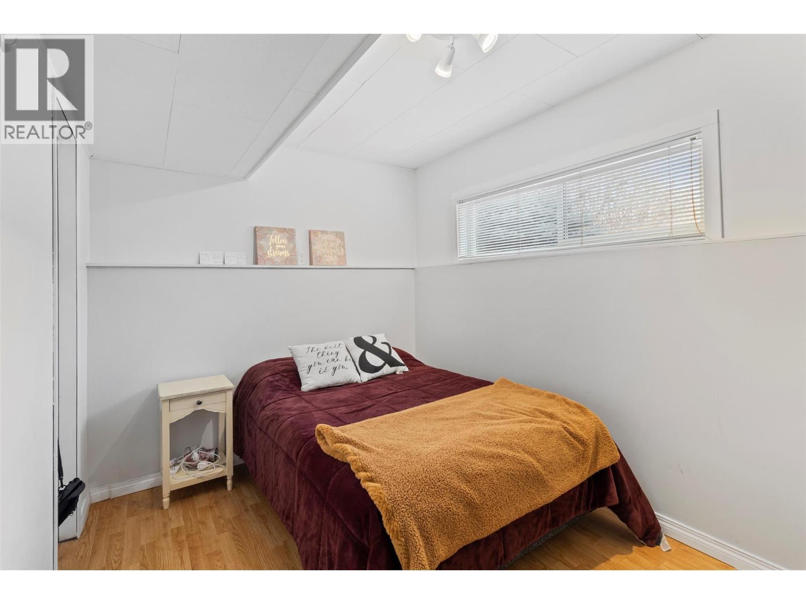 1886 Valleyview Drive, Kamloops, BC - Indoor Photo Showing Bedroom