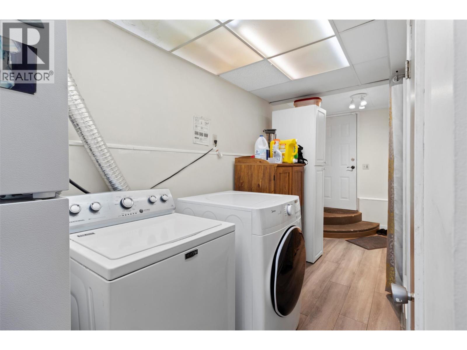 1886 Valleyview Drive, Kamloops, BC - Indoor Photo Showing Laundry Room