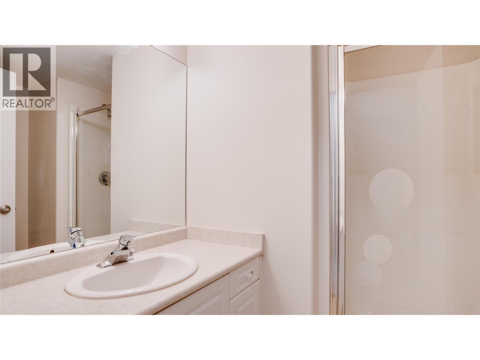 555 Houghton Road Unit# 115, Kelowna, BC - Indoor Photo Showing Bathroom