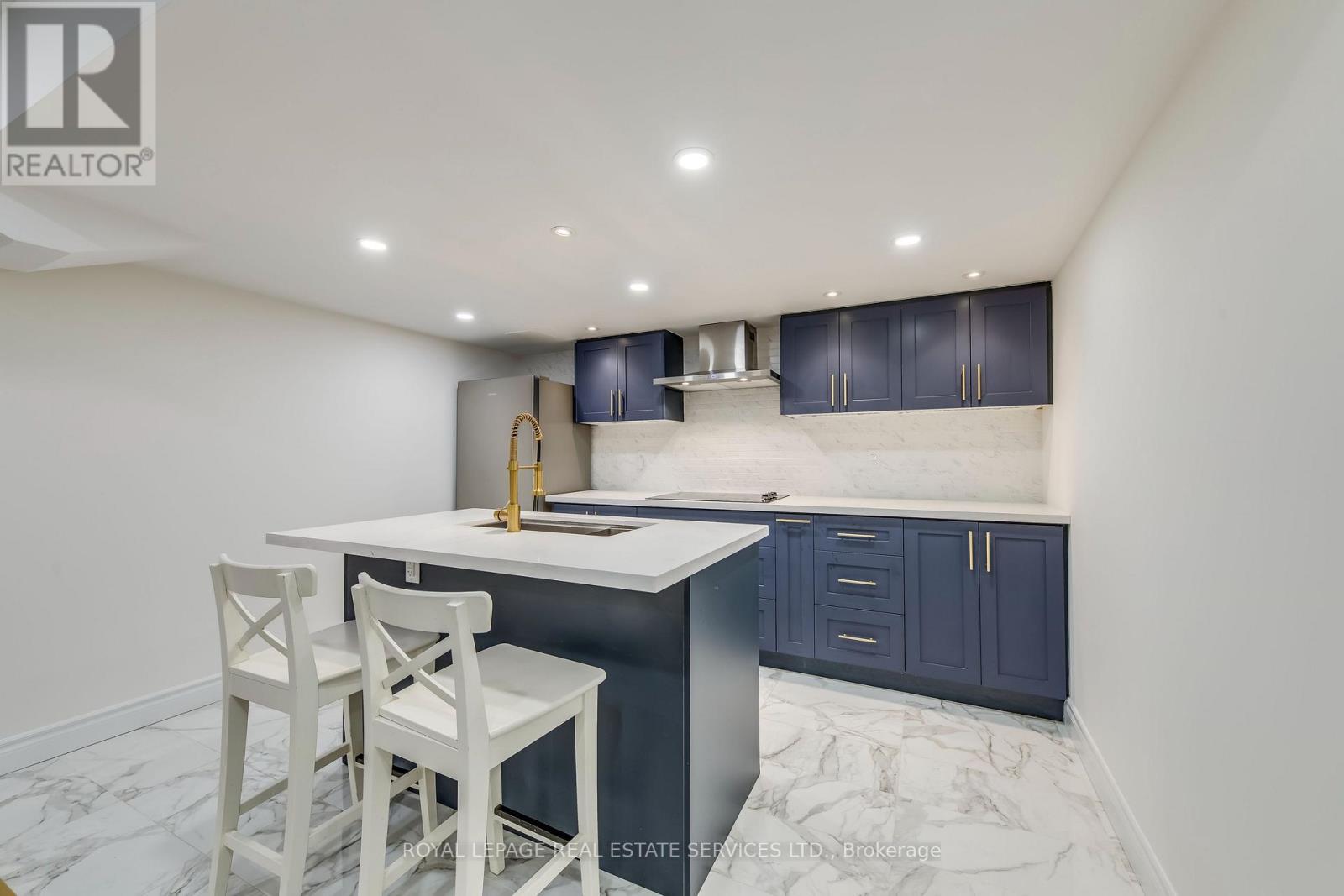 1452 Rimon Street, Mississauga, ON - Indoor Photo Showing Kitchen
