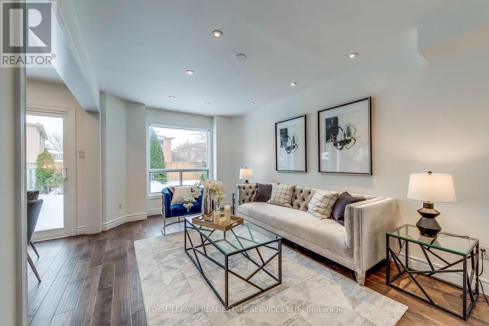 1452 Rimon Street, Mississauga, ON - Indoor Photo Showing Living Room
