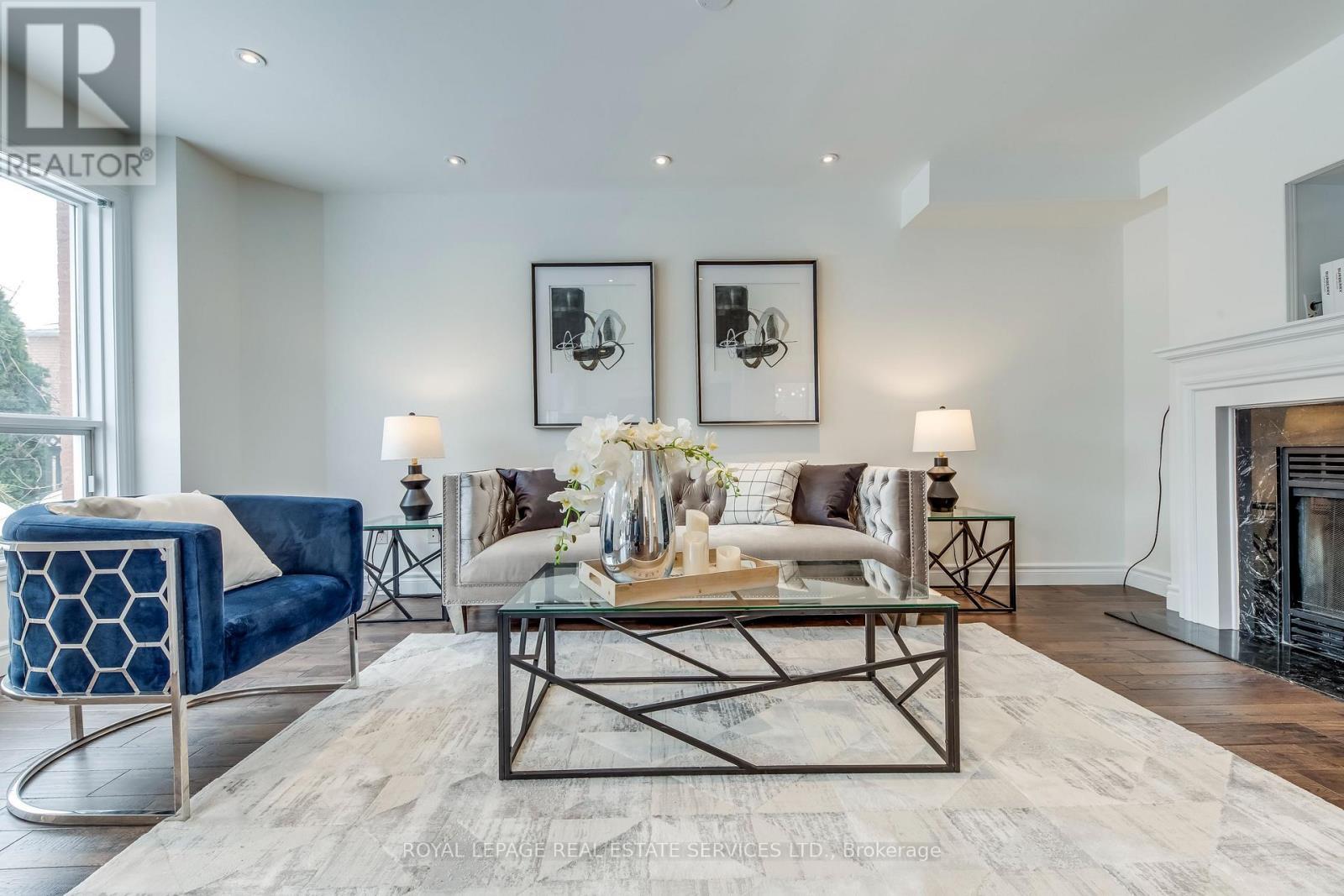 1452 Rimon Street, Mississauga, ON - Indoor Photo Showing Living Room With Fireplace