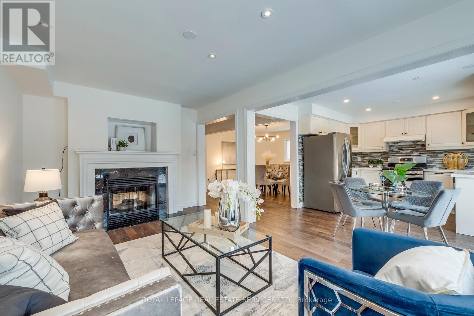 1452 Rimon Street, Mississauga, ON - Indoor Photo Showing Living Room With Fireplace