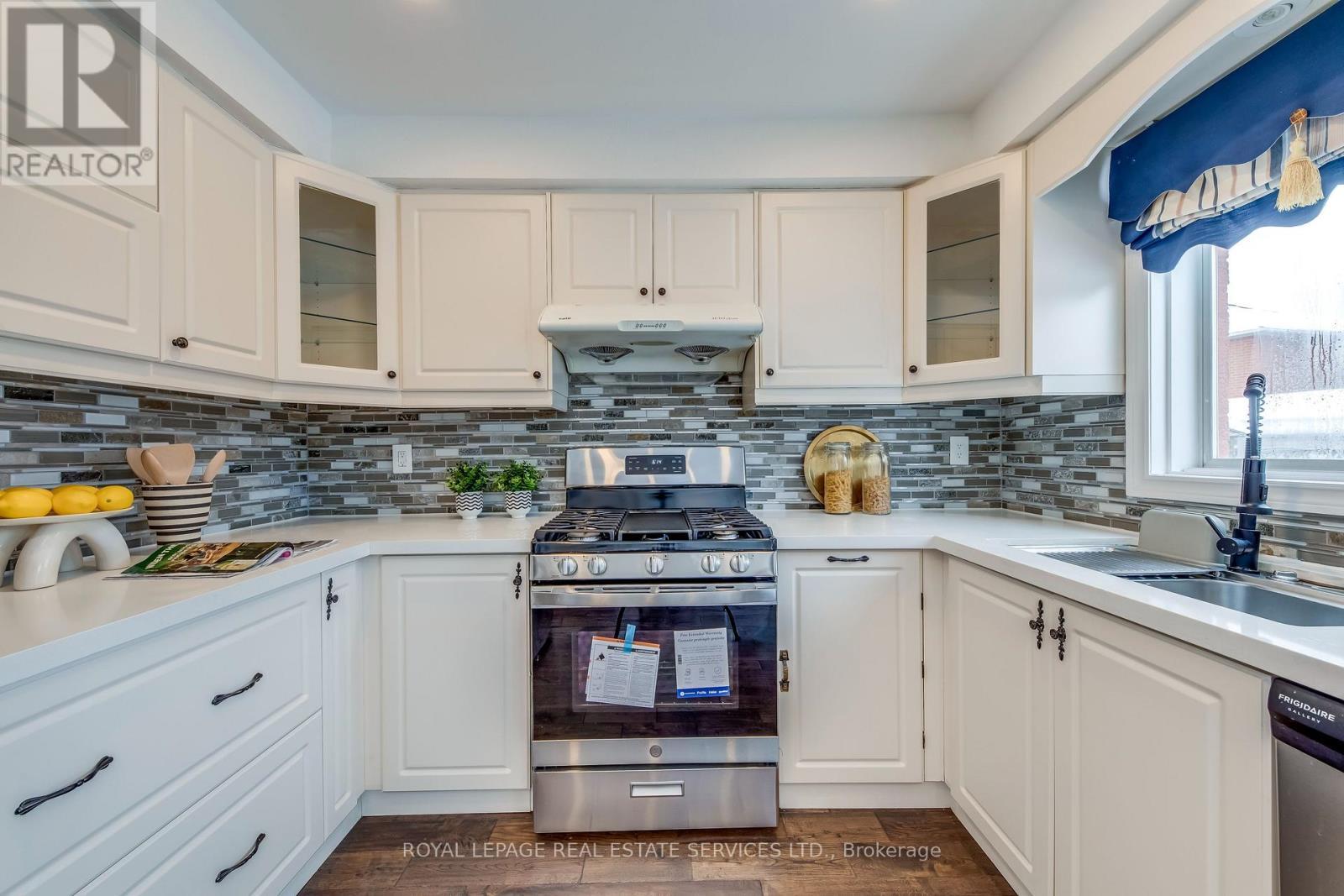 1452 Rimon Street, Mississauga, ON - Indoor Photo Showing Kitchen With Double Sink