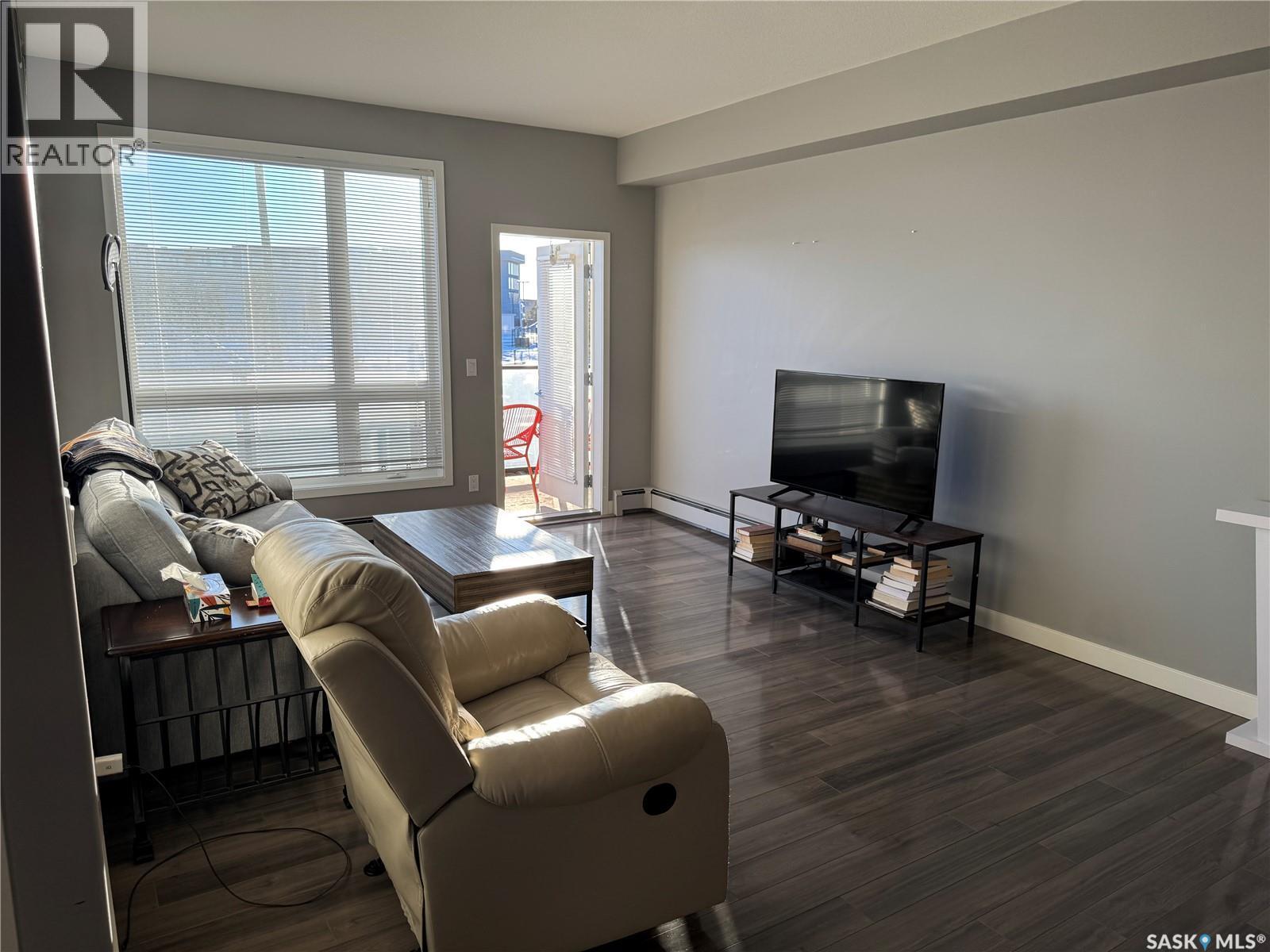 121 158 Pawlychenko Lane, Saskatoon, SK - Indoor Photo Showing Living Room
