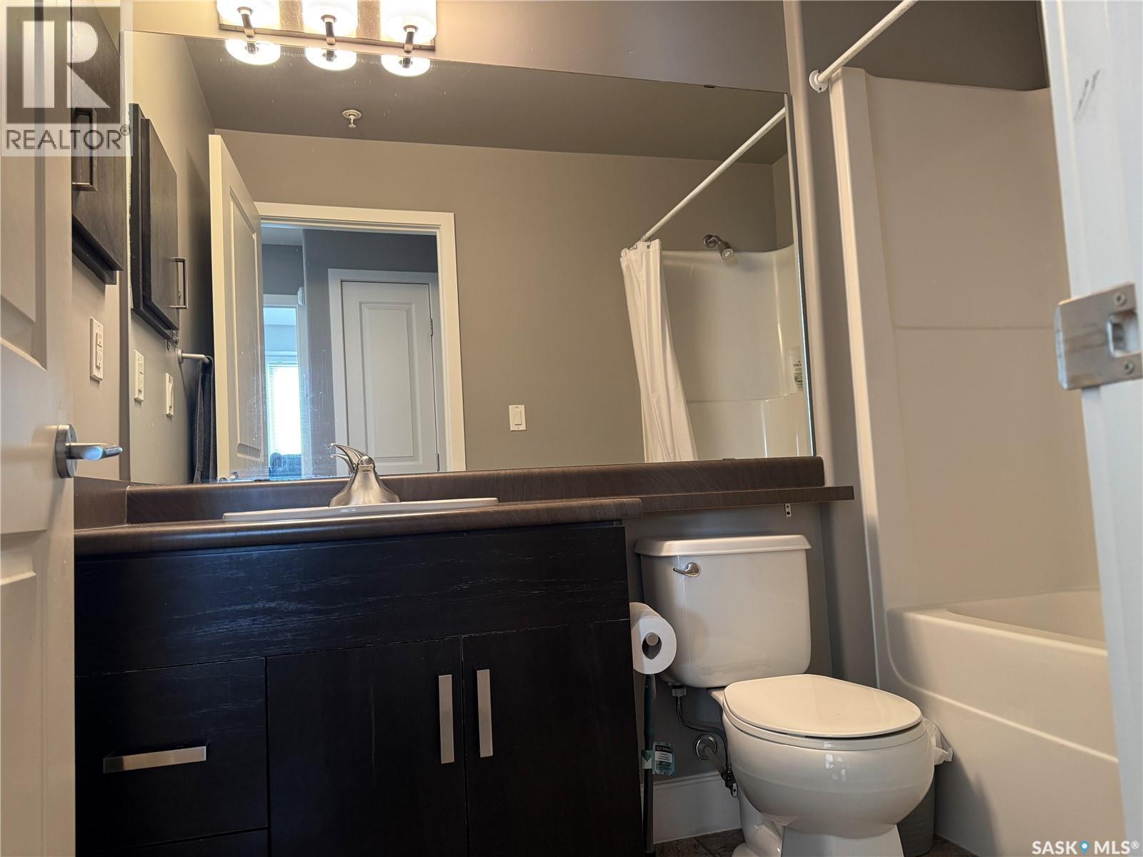 121 158 Pawlychenko Lane, Saskatoon, SK - Indoor Photo Showing Bathroom
