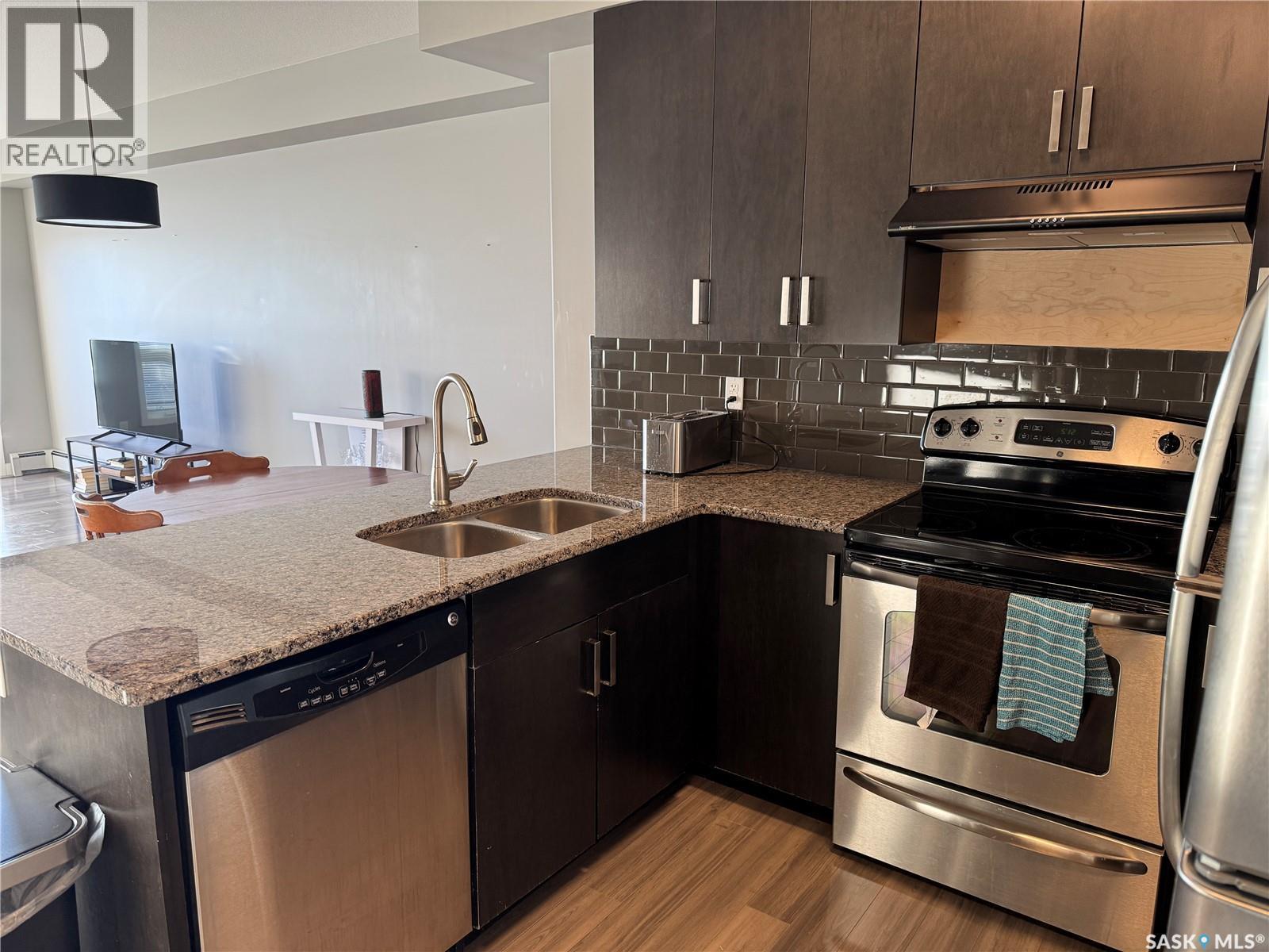 121 158 Pawlychenko Lane, Saskatoon, SK - Indoor Photo Showing Kitchen With Double Sink