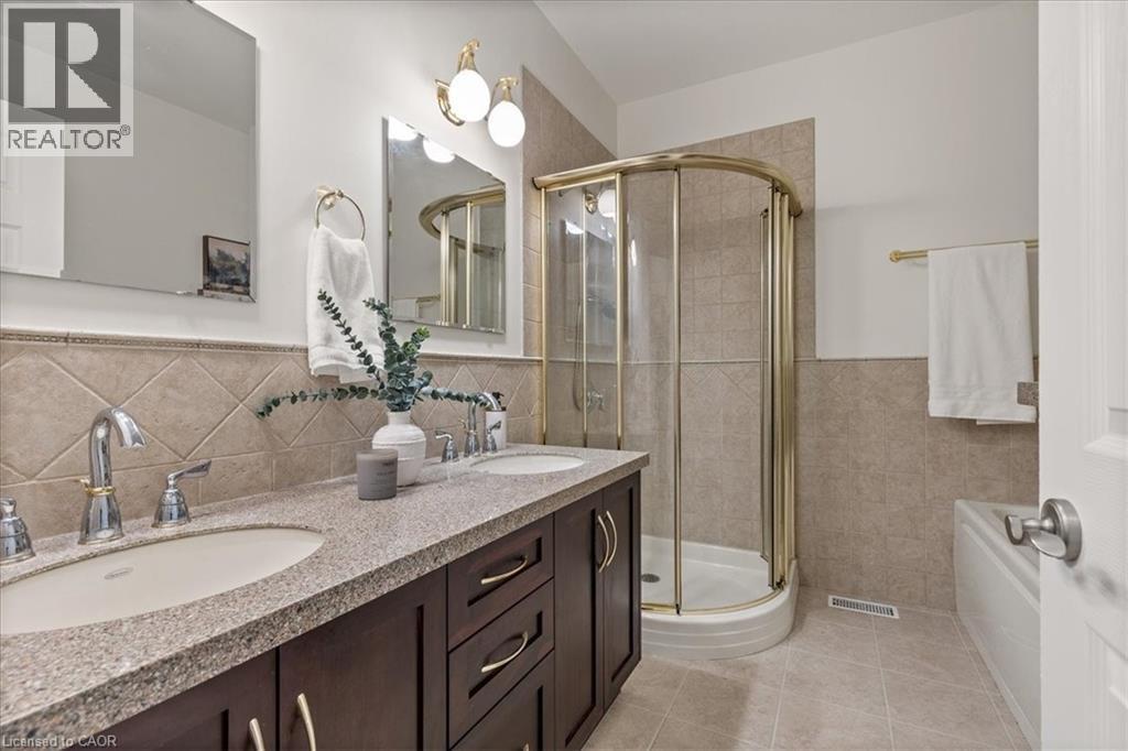 86 Canters Close, Kitchener, ON - Indoor Photo Showing Bathroom