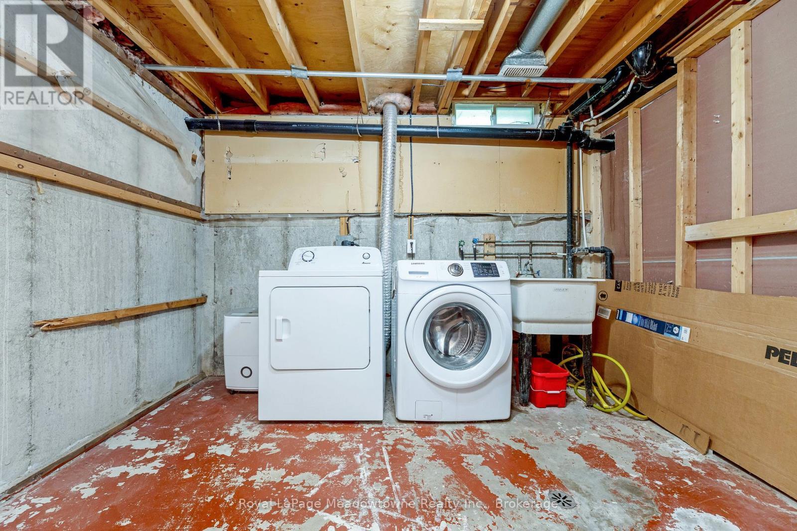 30 Cluthe Crescent, Kitchener, ON - Indoor Photo Showing Laundry Room