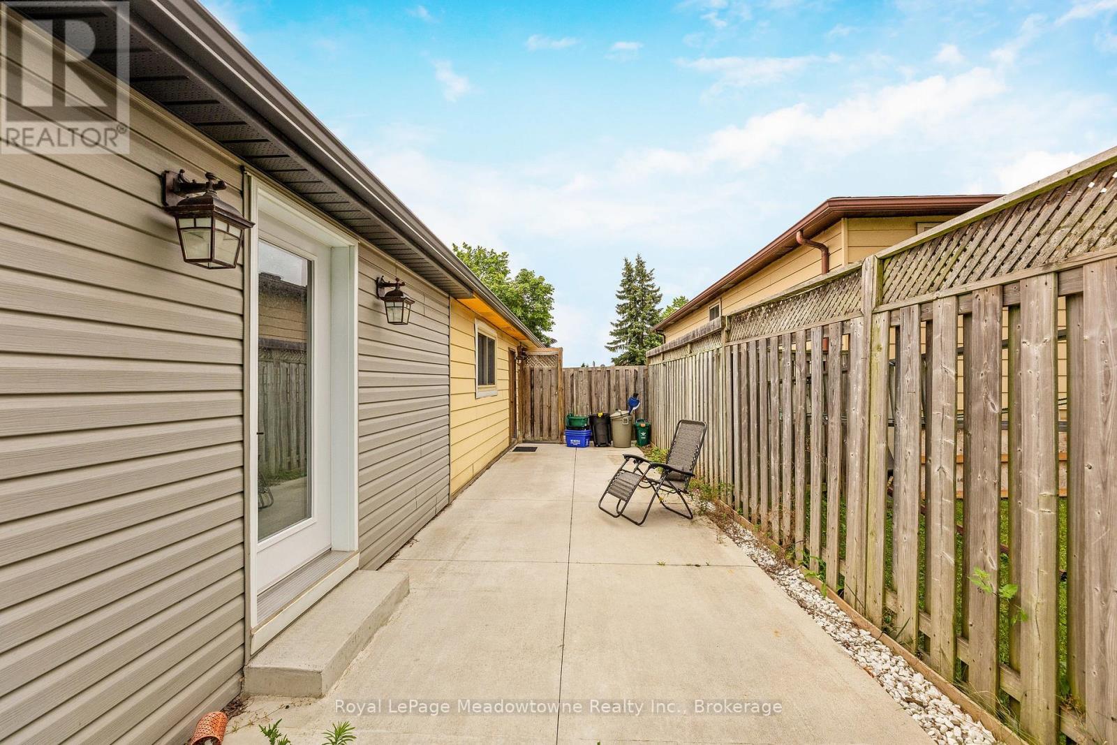30 Cluthe Crescent, Kitchener, ON - Outdoor With Exterior