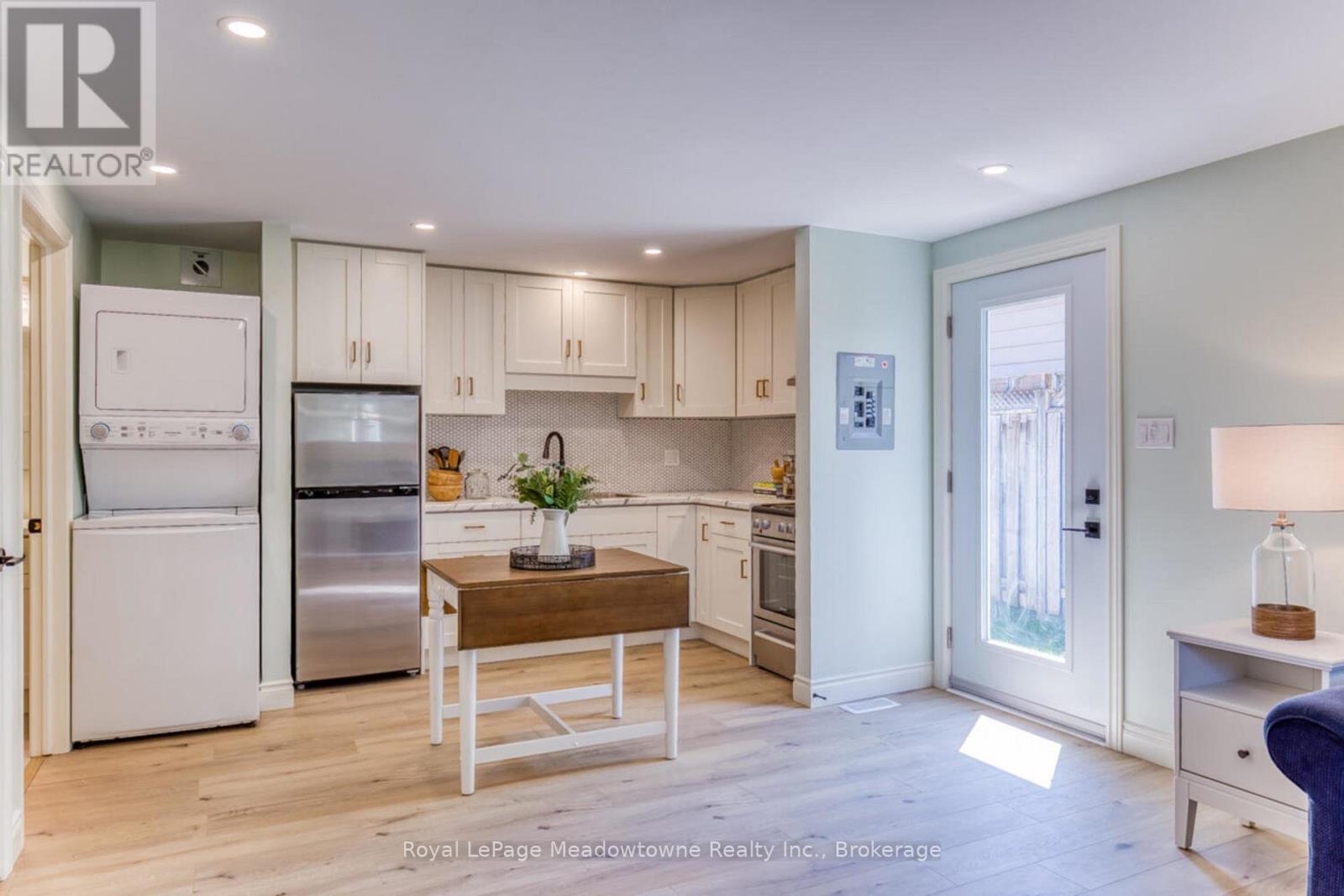 30 Cluthe Crescent, Kitchener, ON - Indoor Photo Showing Kitchen