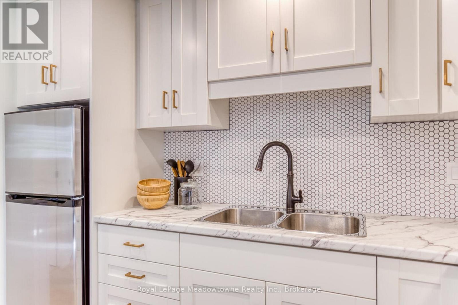 30 Cluthe Crescent, Kitchener, ON - Indoor Photo Showing Kitchen With Double Sink