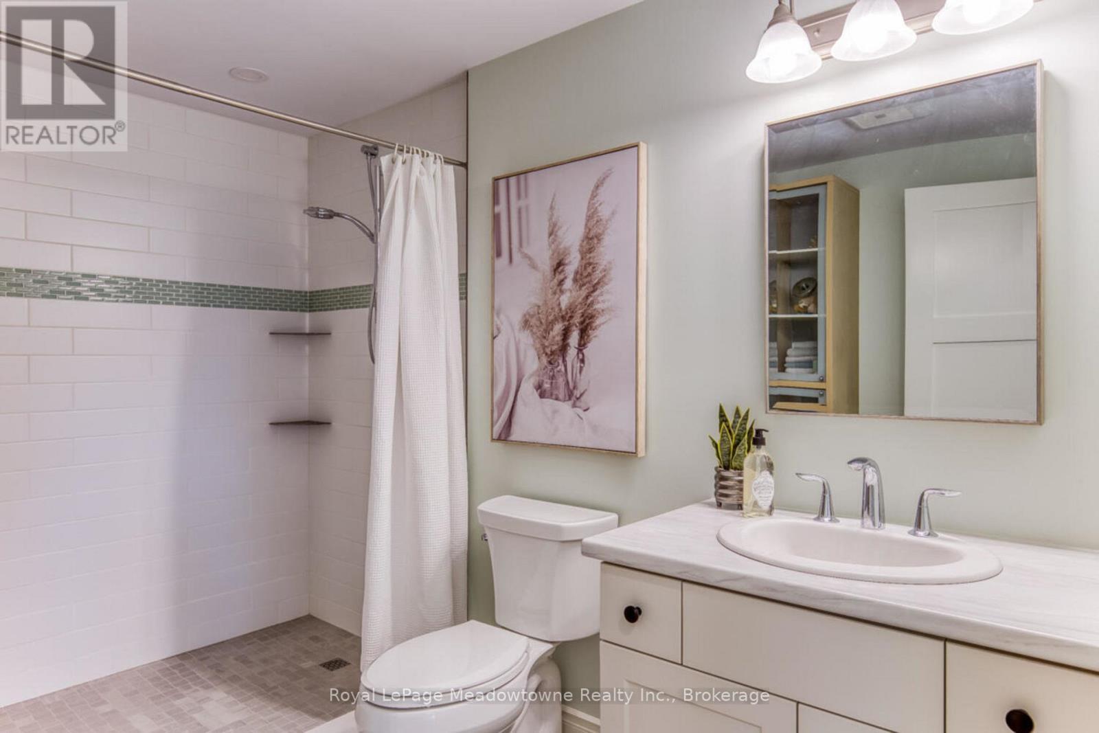 30 Cluthe Crescent, Kitchener, ON - Indoor Photo Showing Bathroom