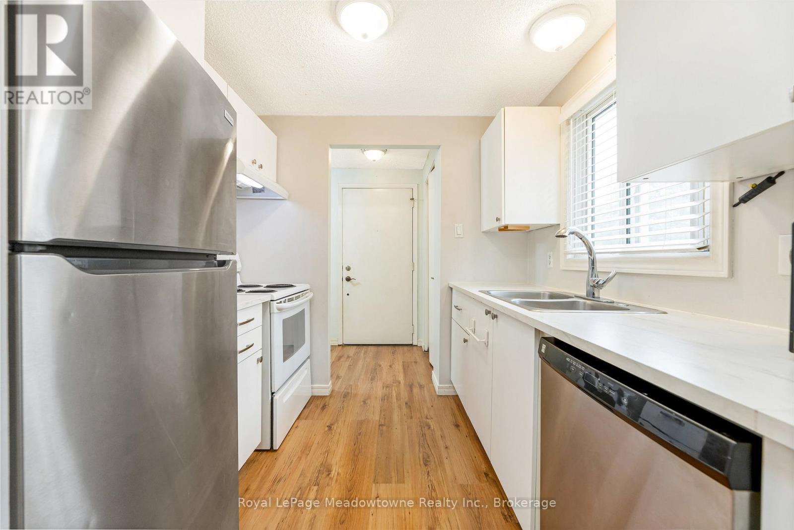 30 Cluthe Crescent, Kitchener, ON - Indoor Photo Showing Kitchen With Double Sink