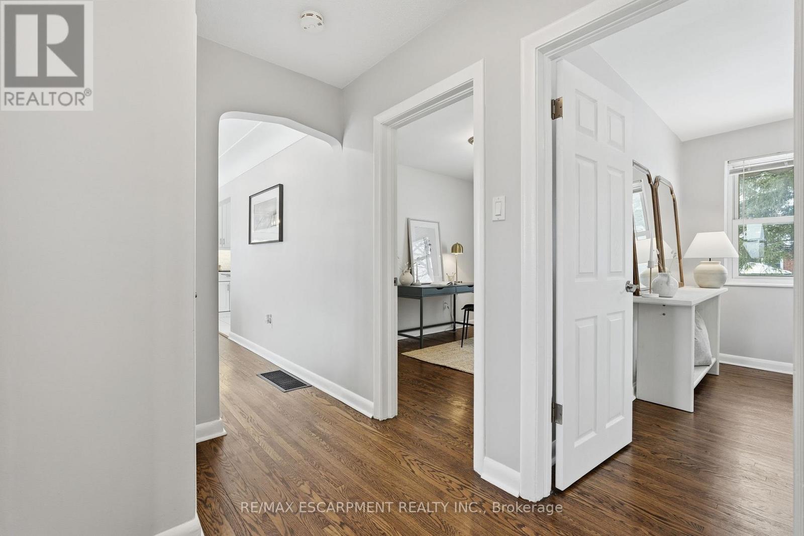 15 Mulock Avenue, Hamilton, ON - Indoor Photo Showing Other Room