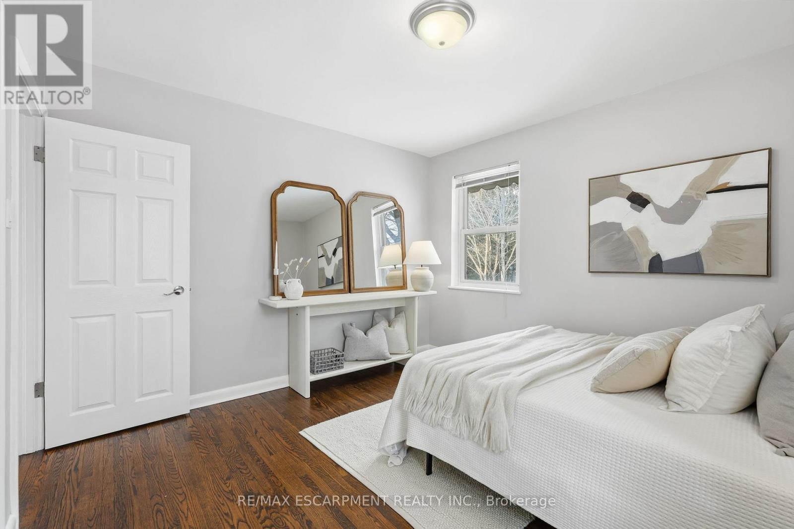 15 Mulock Avenue, Hamilton, ON - Indoor Photo Showing Bedroom